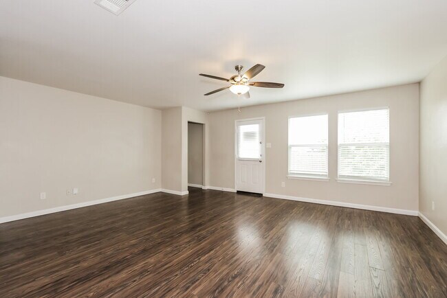 Foto del edificio - 8820 Elk Creek Ln