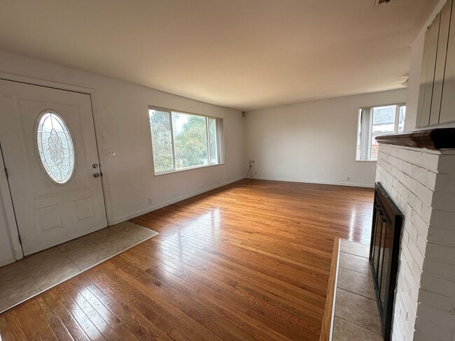 Foto del edificio - White Center - 3 Bedroom / 1.5 Bath Rambler