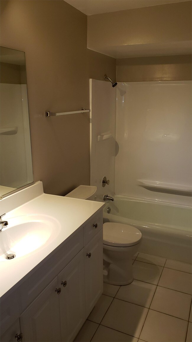 Foto del edificio - 10425 Mason Ave