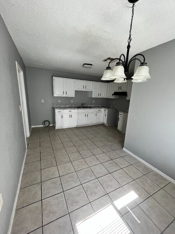 Building Photo - 7922 Laurel Bend