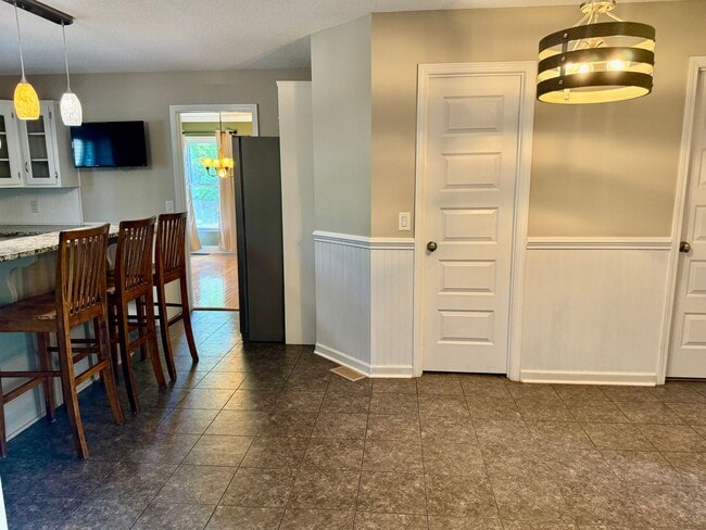 Building Photo - 3053 Woodale Cir