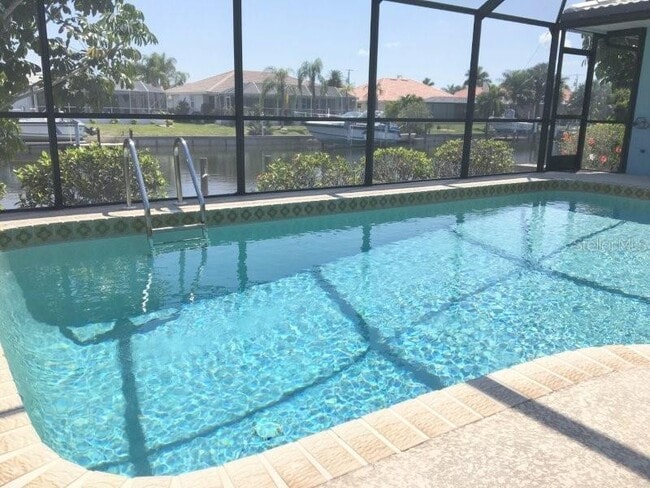 Building Photo - 2281 Vía Seville