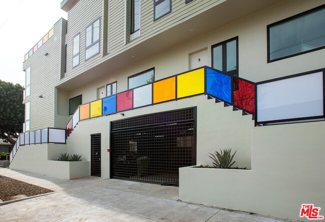 Foto del edificio - 2496 S Centinela Ave