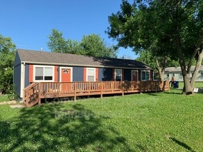 Building Photo - 8275 Center Dr