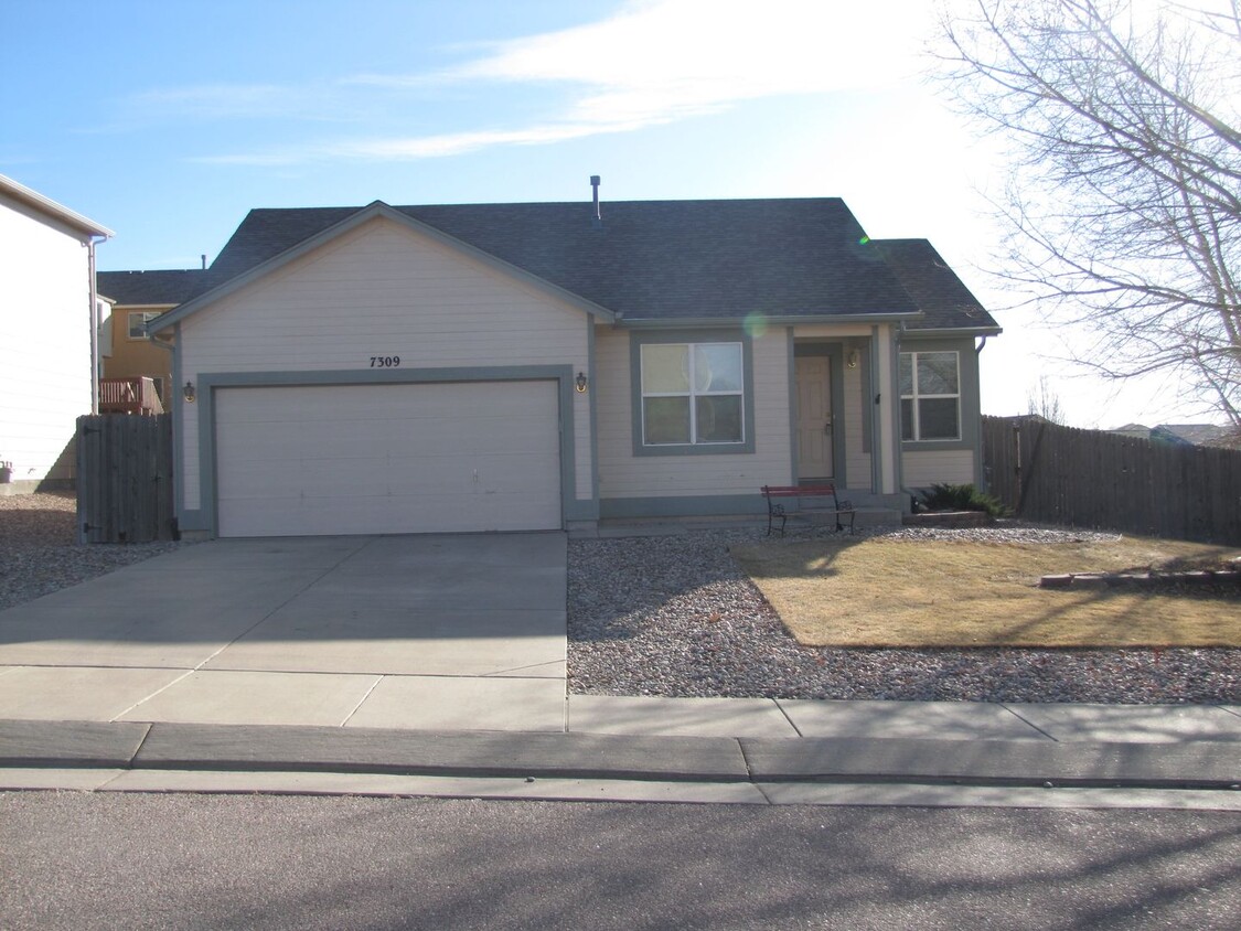 Primary Photo - Cute 3 Bedroom Rancher in Eastern Colorado...