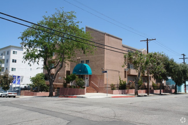 Building Photo - 936 S Manhattan Pl