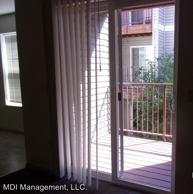 Building Photo - 300 Sand Ridge Ct