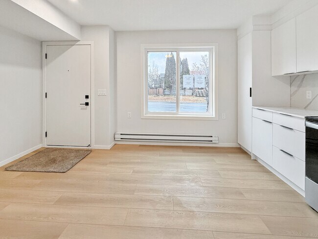 Photo du bâtiment - 9307-9123 123 Ave NW