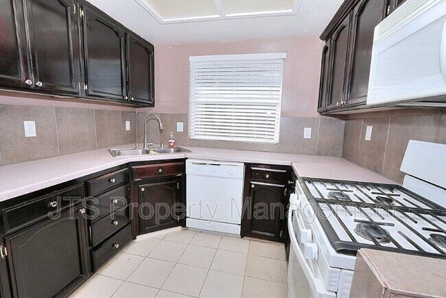 Foto del edificio - 1326 Oak Terrace Ct