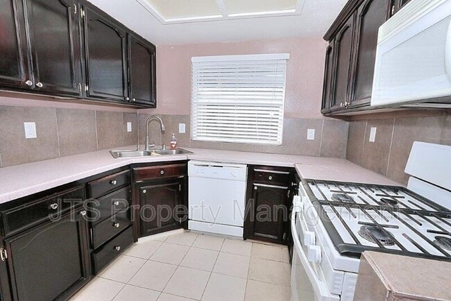 Building Photo - 1326 Oak Terrace Ct