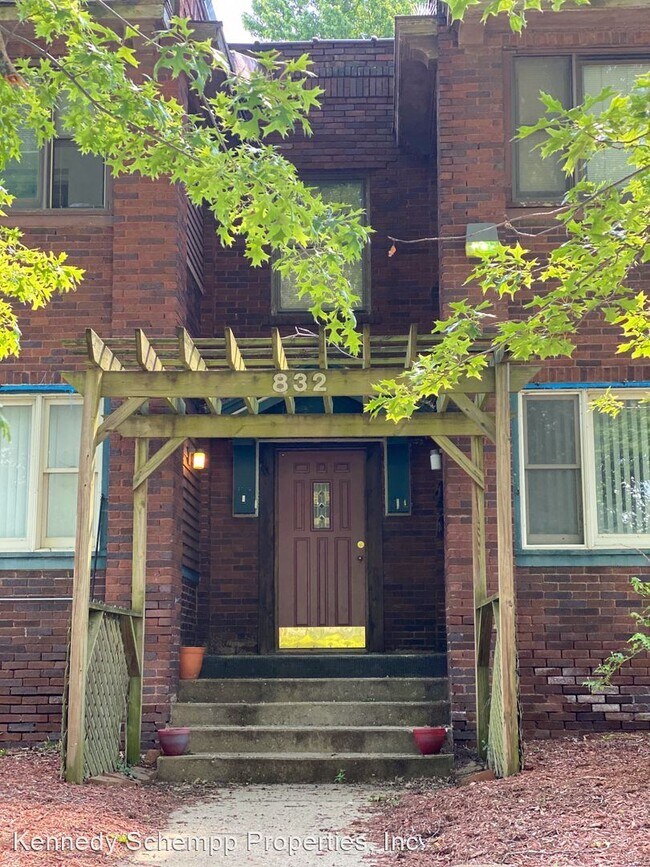 Building Photo - 832 S 4th St