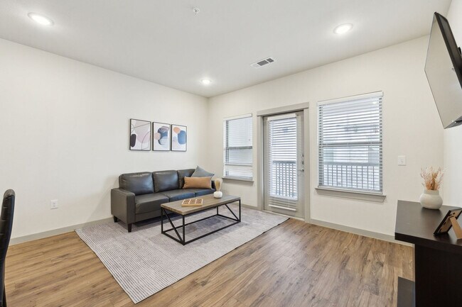 Foto del edificio - 2051 Mayfield Pkwy