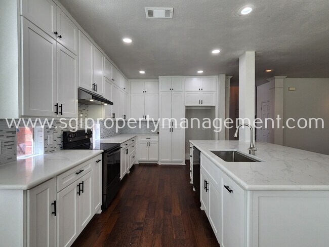 Foto del edificio - 3006 Peppercorn Dr