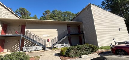 Building Photo - 6400 Starbrook Dr