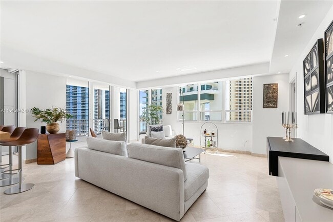 Foto del edificio - 801 Brickell Key Blvd