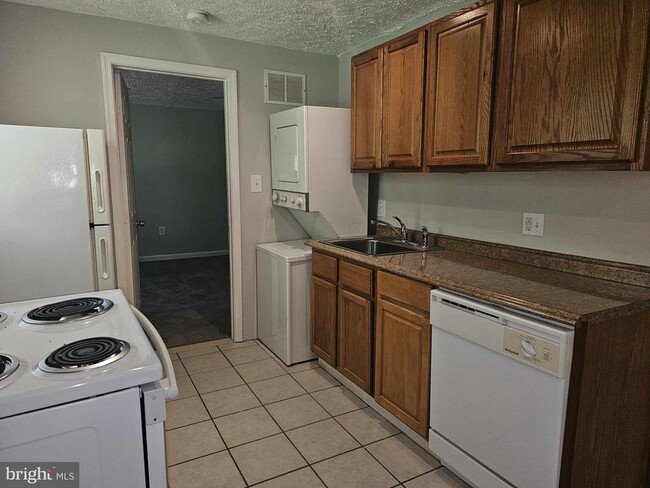 Building Photo - 144 Hillcrest Dr