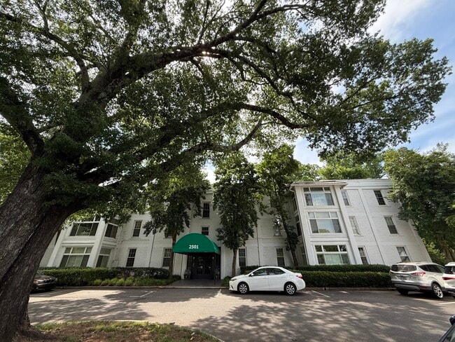 Building Photo - 2501 Roswell Ave