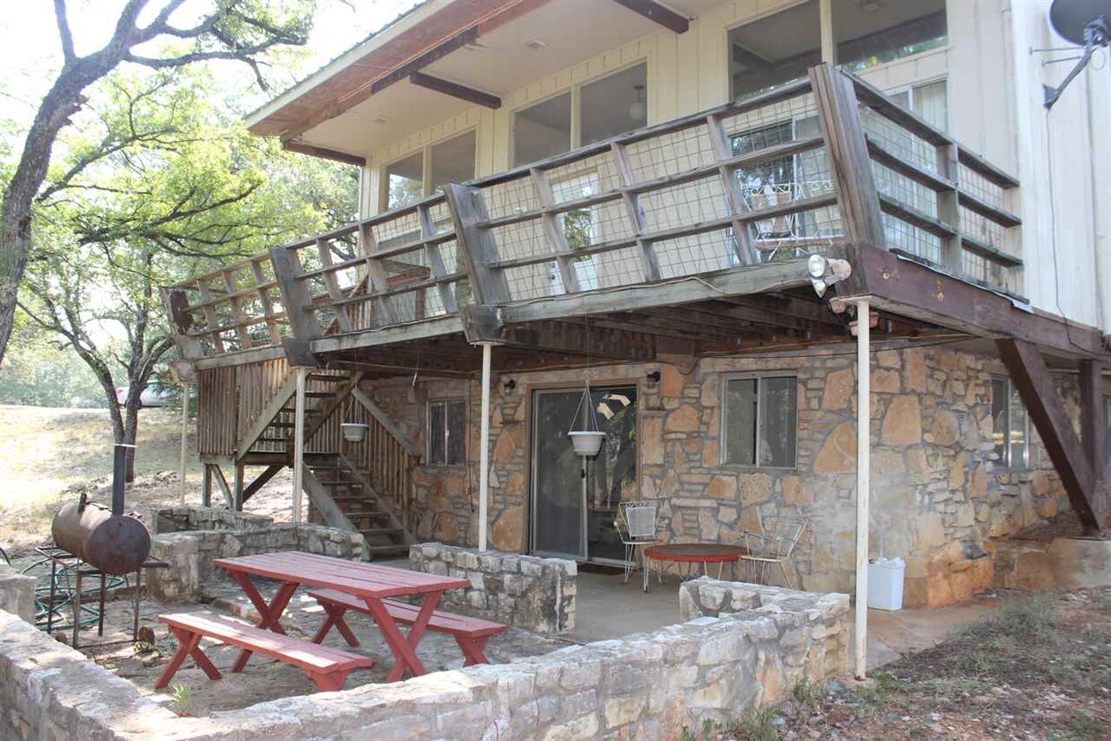 Primary Photo - 300 Yonder Dr