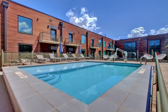 Amenity Pool - 1800 E 4th St
