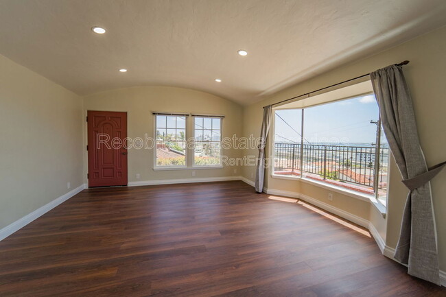 Foto del edificio - 3345 Columbia St