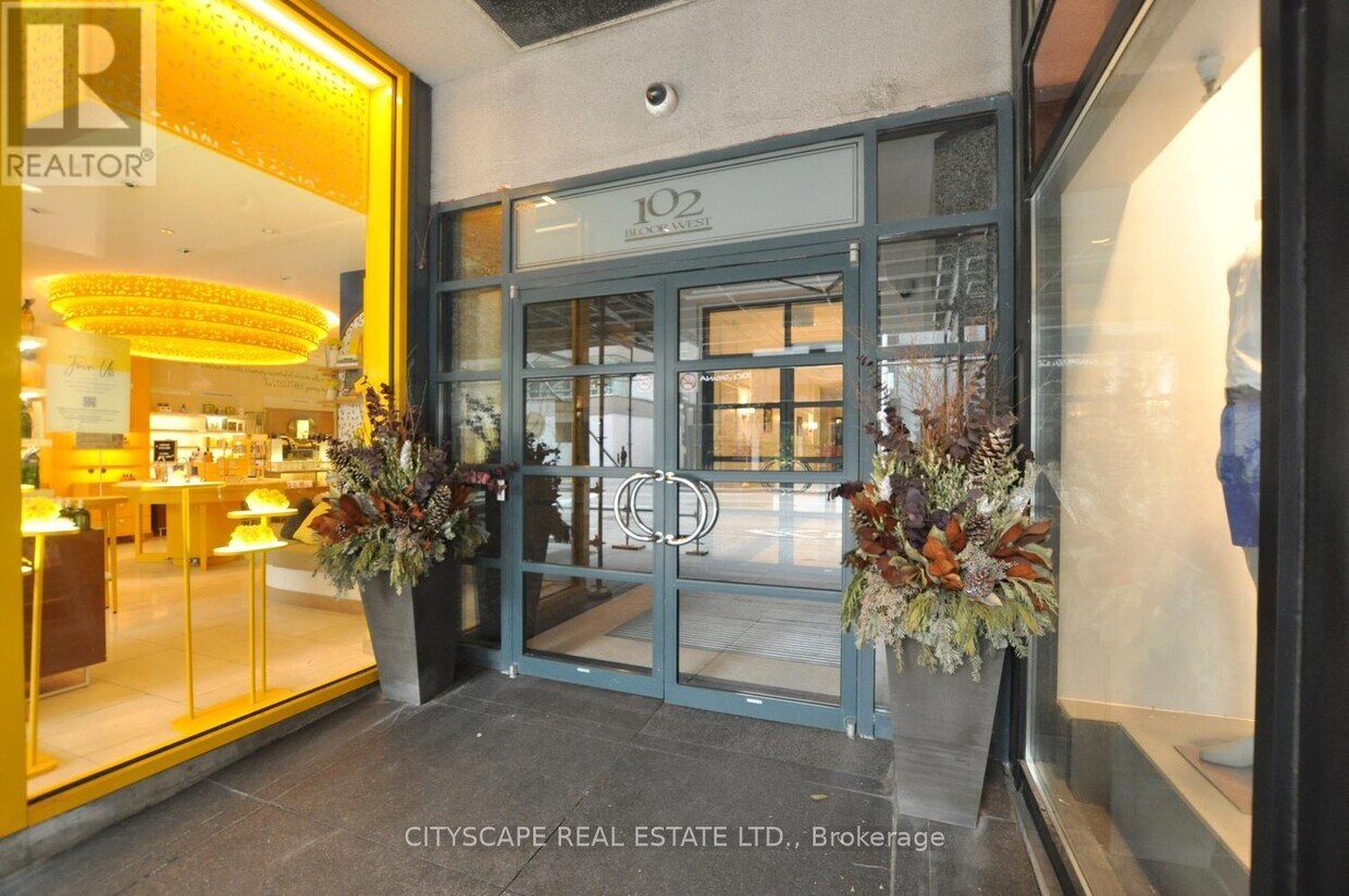 Photo principale - 102 Bloor St W