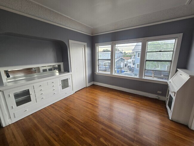 Building Photo - 337 1/2 E 49th St