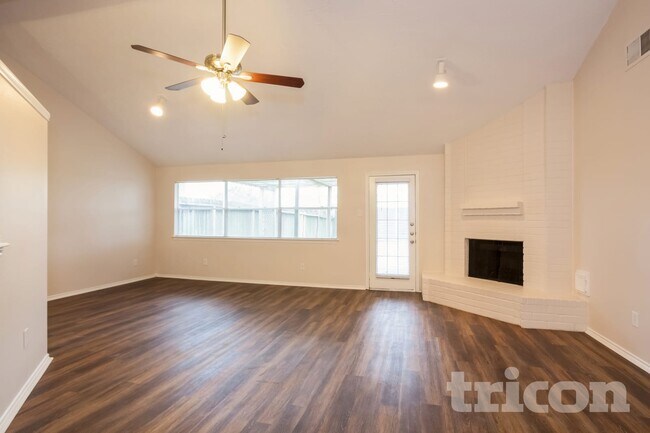 Foto del edificio - 16230 Rancho Blanco Dr