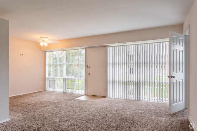 1BR, 1BA - 705SF - Belcrest Plaza Apartments