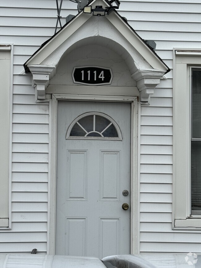 Building Photo - 1114 Chestnut Ave