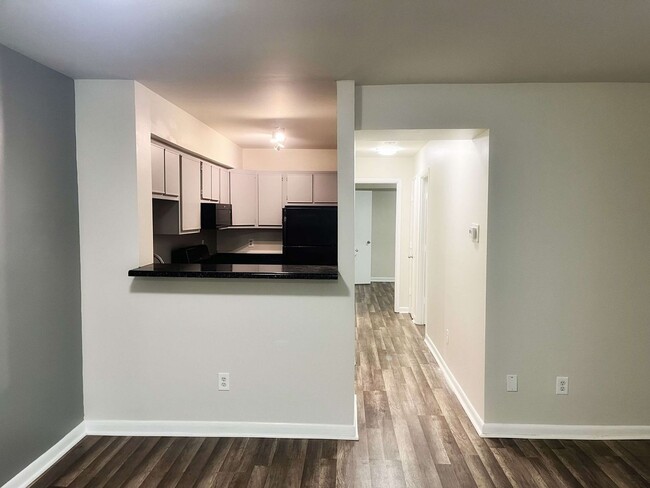 Foto del edificio - 2 Bed 1 Bath SE DC