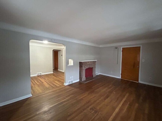 Building Photo - 19181 Lakeshore Blvd