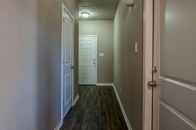Foto del edificio - NOW PRE-LEASING FOR FALL 2026!! Don't miss...