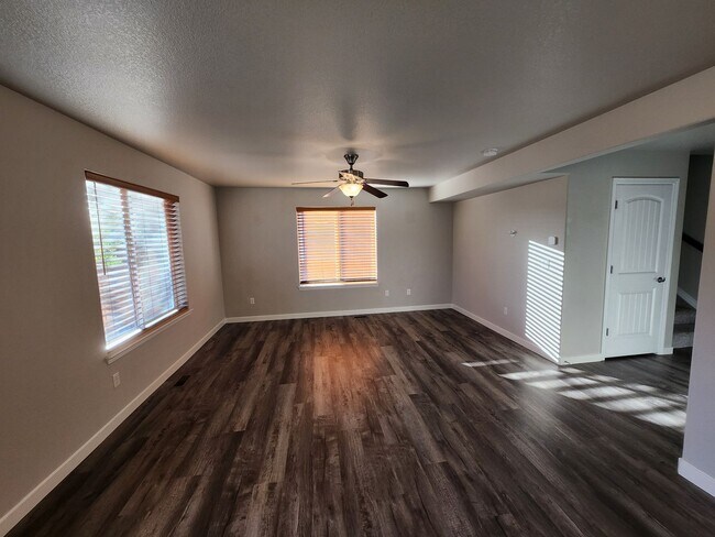 Foto del edificio - Newer 4 bedroom in The Vistas at Meridian Ranch