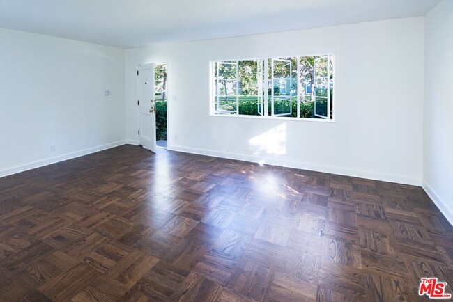 Building Photo - 5420 Village Grn