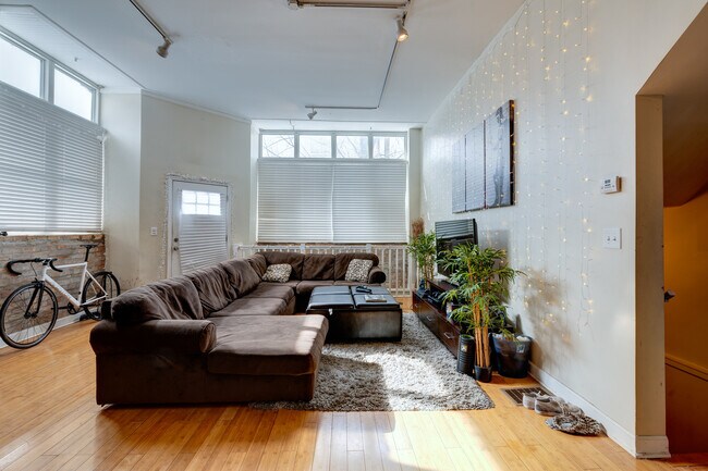 Foto del edificio - 2101 N Hoyne Ave