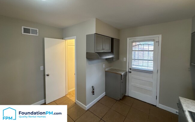 Foto del edificio - 3553 Julia St