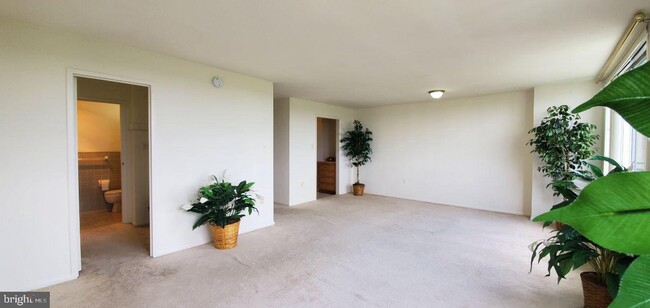Foto del edificio - 10401 Grosvenor Pl