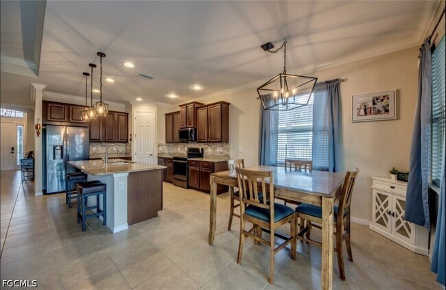 Building Photo - 236 Destiny Cir