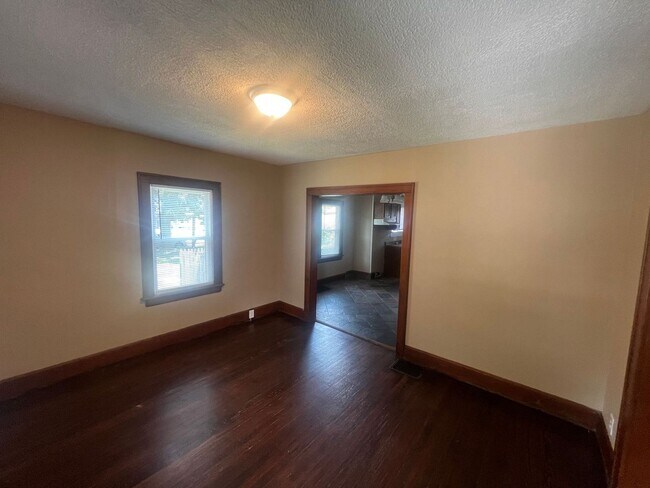 Foto del edificio - 530 Millikin 3BR/1BA (Hamilton)