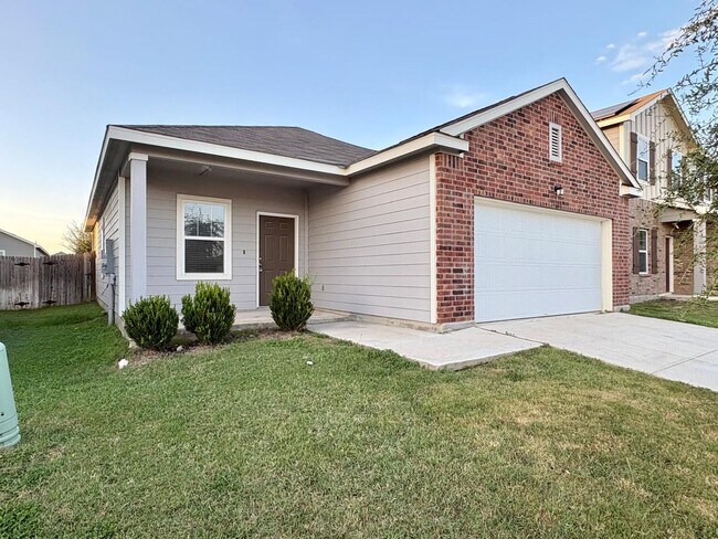 Building Photo - Modern 3-Bedroom Home with Washer & Dryer Included!