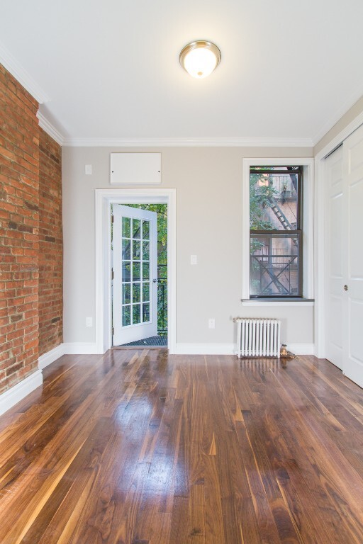 Primary Photo - 246 Mott St
