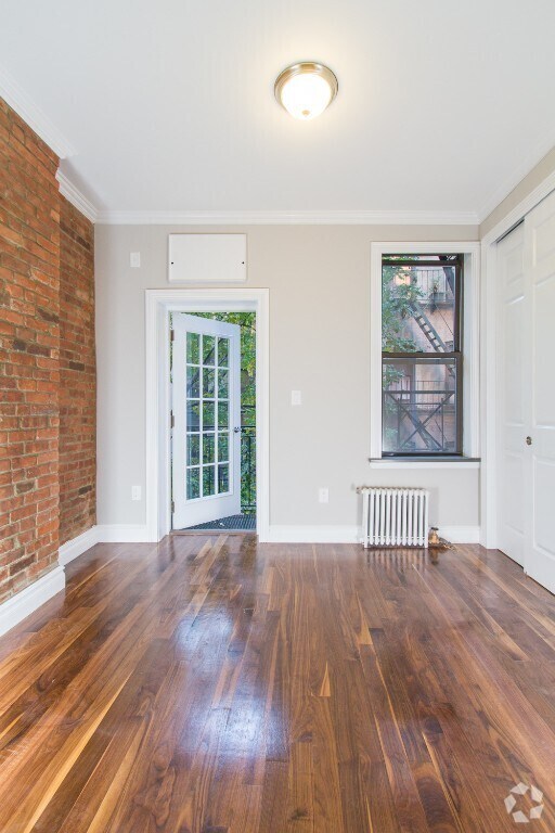 Building Photo - 246 Mott St