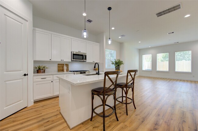 Foto del edificio - 2708 Noble St