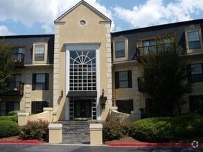 Building Photo - 3116 Pine Heights Dr NE