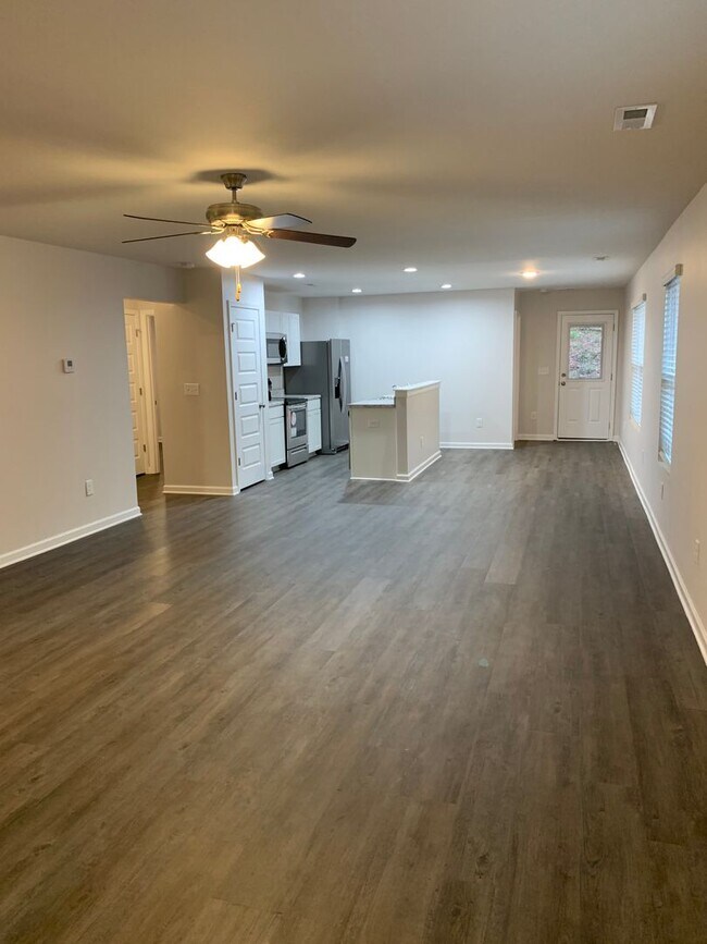 Foto del edificio - **PRELEASING** Three Bedroom | Two Bathroom Home in Kilpatrick Landing