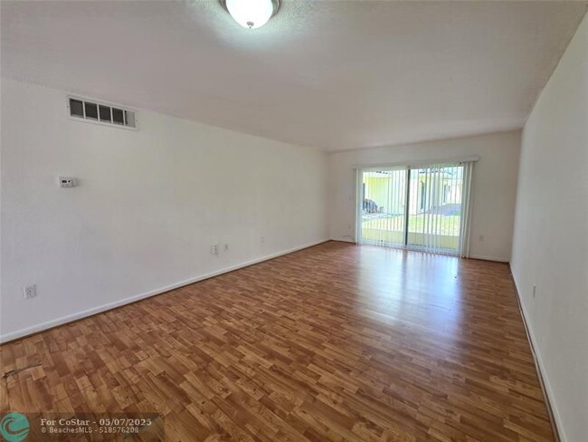 Foto del edificio - 505 NW 177th St