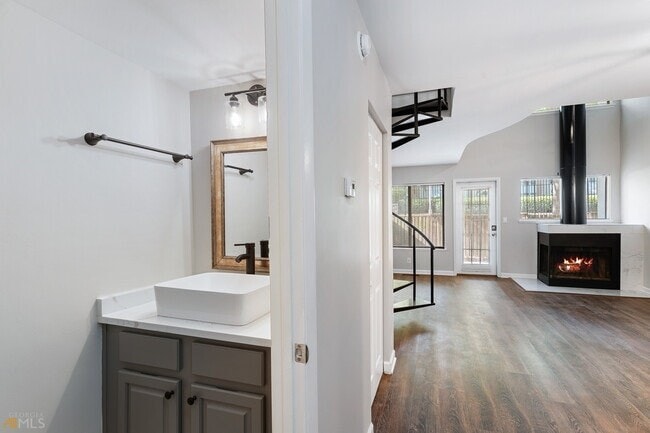 Building Photo - 20 Finch Trl NE