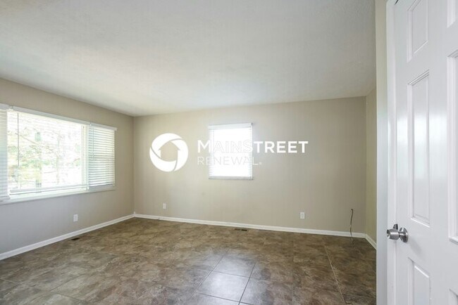 Foto del edificio - 5 Bedroom Pet-Friendly Home in Indianapolis, IN with Main Street Renewal