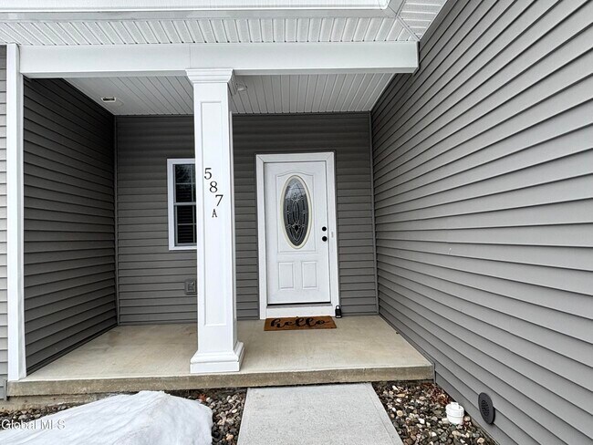 Foto del edificio - 587A Grooms Rd