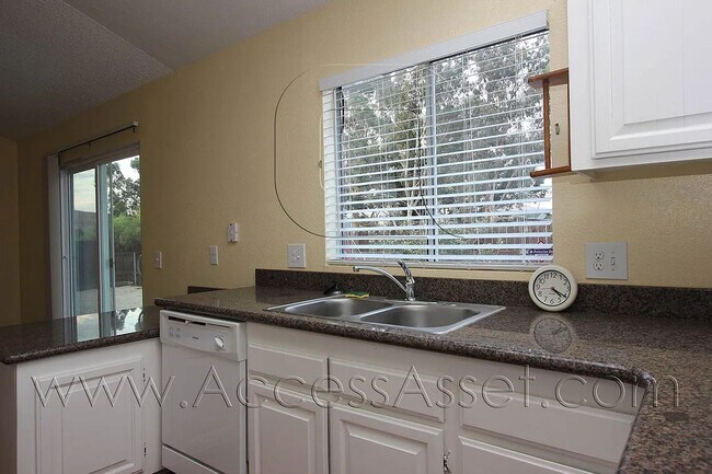 Foto del edificio - 16364 Stevens Ave